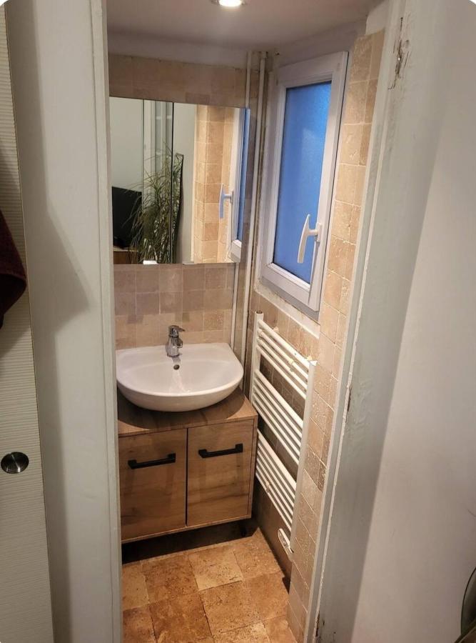 Apartment T2 Cosy Autonome H24 Parking Prive Attenant Tv 165cm Netflix Wi-fi Au Rez-de-chaussee Alencon