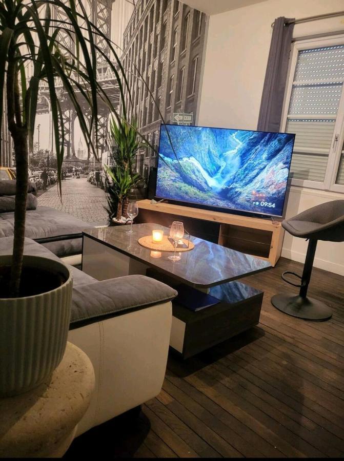 T2 Cosy Autonome H24 Parking Prive Attenant Tv 165cm Netflix Wi-fi Au Rez-de-chaussee * Alencon